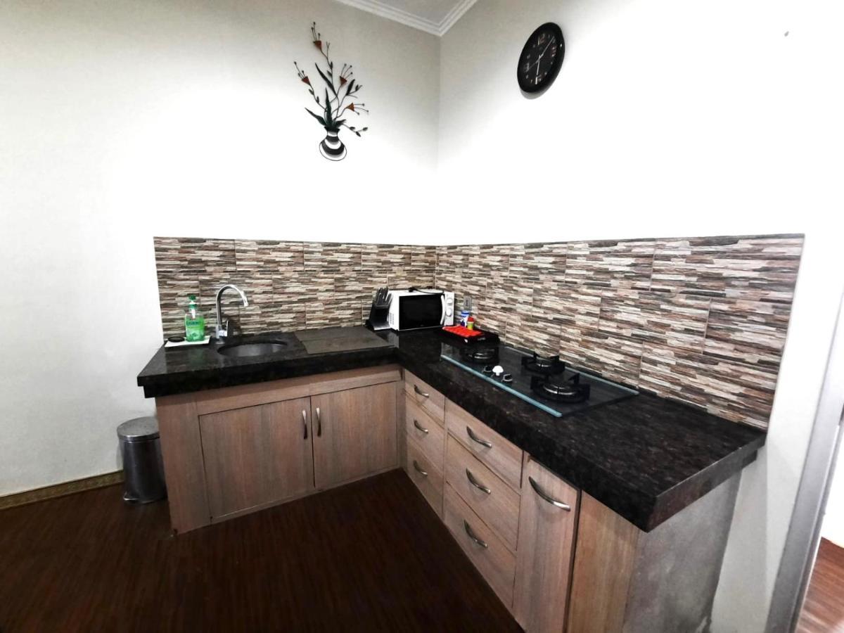 Kuta Regency B10 One Bedroom Villa Екстер'єр фото